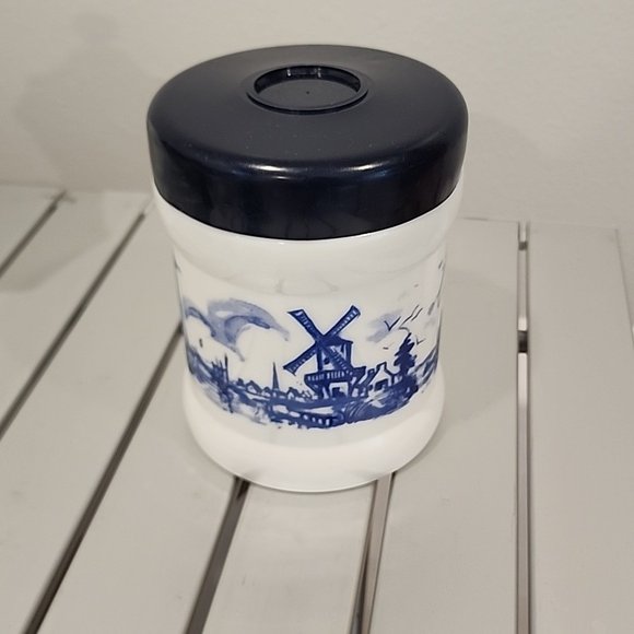 The Gift Yenta tweet media