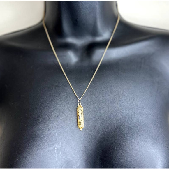 AmyFull44062079's tweet photo. So good I had to share! Check out all the items I'm loving on @Poshmarkapp from @passionessense2 @PortiaDuncan20 #poshmark #fashion #style #shopmycloset #gold #passionofessence: https://t.co/pg6iLzyiX9 https://t.co/mCtL5LCtx0