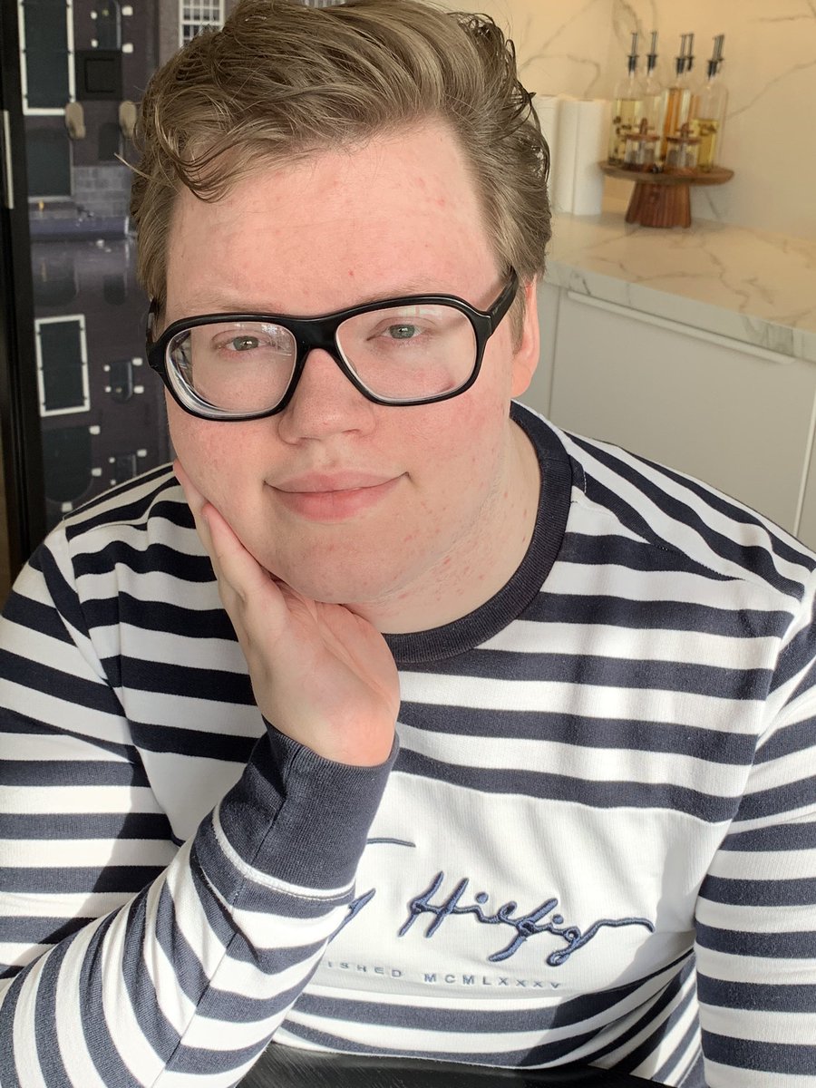 Alle onrust in onderwijsland of eerder onderwijs-app-gate grijpt mij erg aan. 

Wij als leerling moeten ergens een voorbeeld aan kunnen nemen, echter is dat gezien alle artikelen die nu opduiken rondom vertrek Wiersma allang niet meer aan de orde. Want al deze onderwijsmensen,