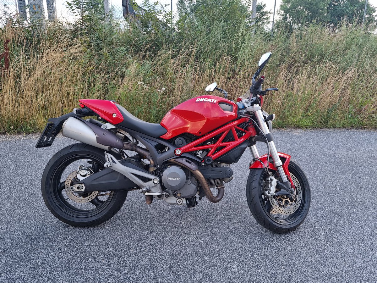 creept00's tweet photo. @Kiki1Bail @BYD_ealer Ich hab einer 696er Monster und eine 620er Monster https://t.co/Wg8FBKIxvR