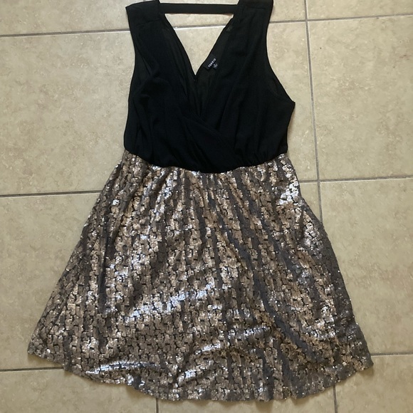 Pricegood5's tweet photo. So good I had to share! Check out all the items I'm loving on @Poshmarkapp #poshmark #fashion #style #shopmycloset #jjshouse #mayqueen #torrid: https://t.co/IgpXIFdwQN https://t.co/Iso2o0KAsI