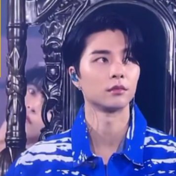 look at doyoung behind johhny 😂😂😂

#JOHNNY #DOYOUNG #JOHNDO #쟌도 #영영즈