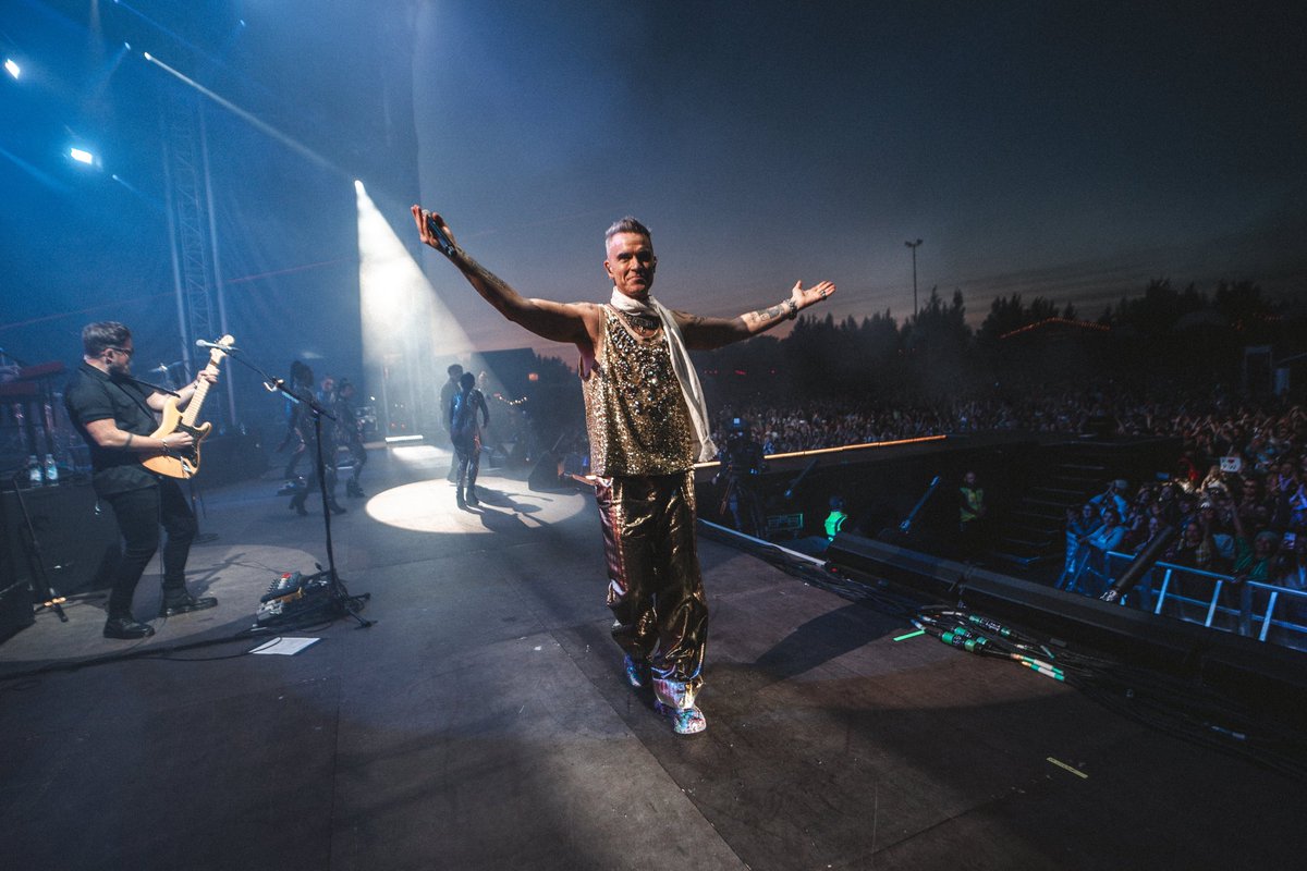 robbiewilliams's tweet photo. Finland: bless you, last night was amazing. I love you all. Such a beautiful country x https://t.co/3kD4QgiFEf