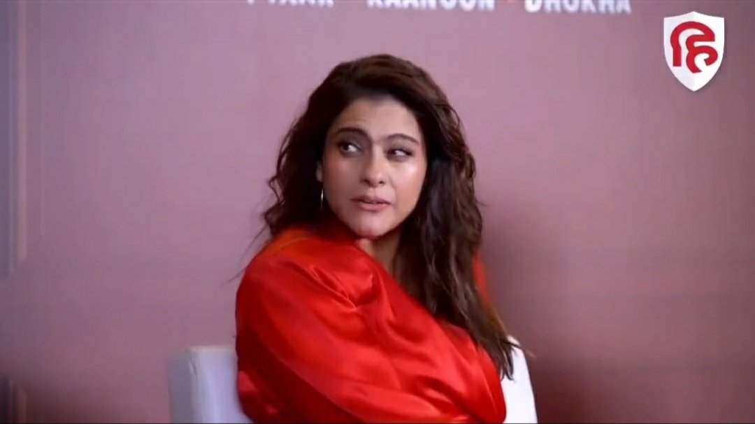 HOST :- One thing you would ask Srk about?

#KAJOL :-  I would ask him, How much did #Pathaan really make??

- Everyone knows Pathaan is nothing but a scam.💯 

#KajolOnHotstar #KajolDevgn