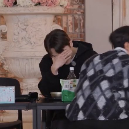 sonomarijww's tweet image. I went to check how 2PM is doing just to find out one of the members had an actual 18+ scene in a Hollywood movie and someone actually uploaded it here and now I can never see Nichkhun the same again- 🙈