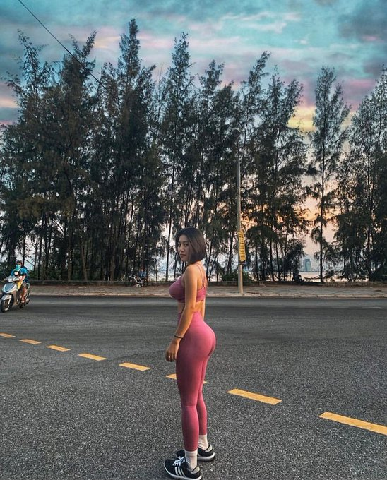 健身多年的性感美臀！点赞的明天等我发私信！ #蜜桃臀