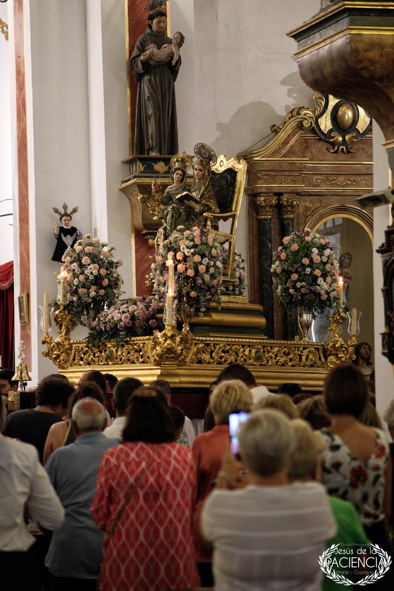 #TRASLADO
En el día de ayer se realizó el traslado de la imagen de nuestra Bendita Patrona, Santa Ana, a la Iglesia de la Encarnación. 
La Abuela de Dios ya se encuentra un año más junto a Jesús de la Paciencia en su Entrada Triunfal a Jerusalén.

📸 <a href="/LlamadorCofrGR/">Llamador Cofrade Granada</a>