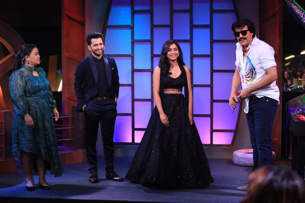 Twists se bhara hua week = dhamakedaar weekend!🔥

Don’t miss entertainment se bhara #WeekendKaVaar at 9pm tonight, streaming free only on #JioCinema

jiocinema.onelink.me/fRhd/vmm7lnpg

#BBOTT2
#BBOTT2onJioCinema
#BiggBossOTT2