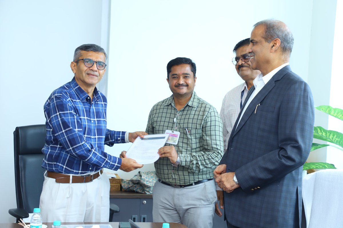 nicdc01's tweet image. During his visit, Shri Rajesh Kumar Singh, IAS, Secretary, @DPIITGoI, handed over the land allotment letters in several categories to CK Pharmaceutical Pvt Ltd (industrial), Abhishek Fibre (industrial), MSETCL (utility) in #Bidkin &amp;amp; to Ms. Puja Desrada (residential) in #Shendra.