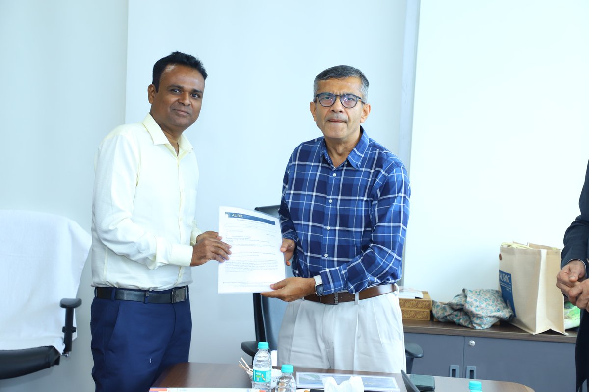 nicdc01's tweet image. During his visit, Shri Rajesh Kumar Singh, IAS, Secretary, @DPIITGoI, handed over the land allotment letters in several categories to CK Pharmaceutical Pvt Ltd (industrial), Abhishek Fibre (industrial), MSETCL (utility) in #Bidkin &amp;amp; to Ms. Puja Desrada (residential) in #Shendra.