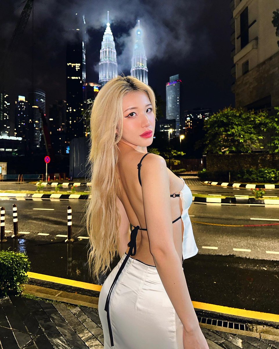 ms_puiyi on Twitter: "She has a mind of its own 🌙 https://linkz.ink/u0qAe"