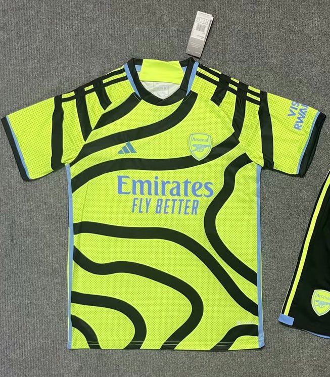 Philysmok's tweet photo. What are your thoughts on this new Arsenal 23/24 away kit? https://t.co/jb4IdZ0ob4