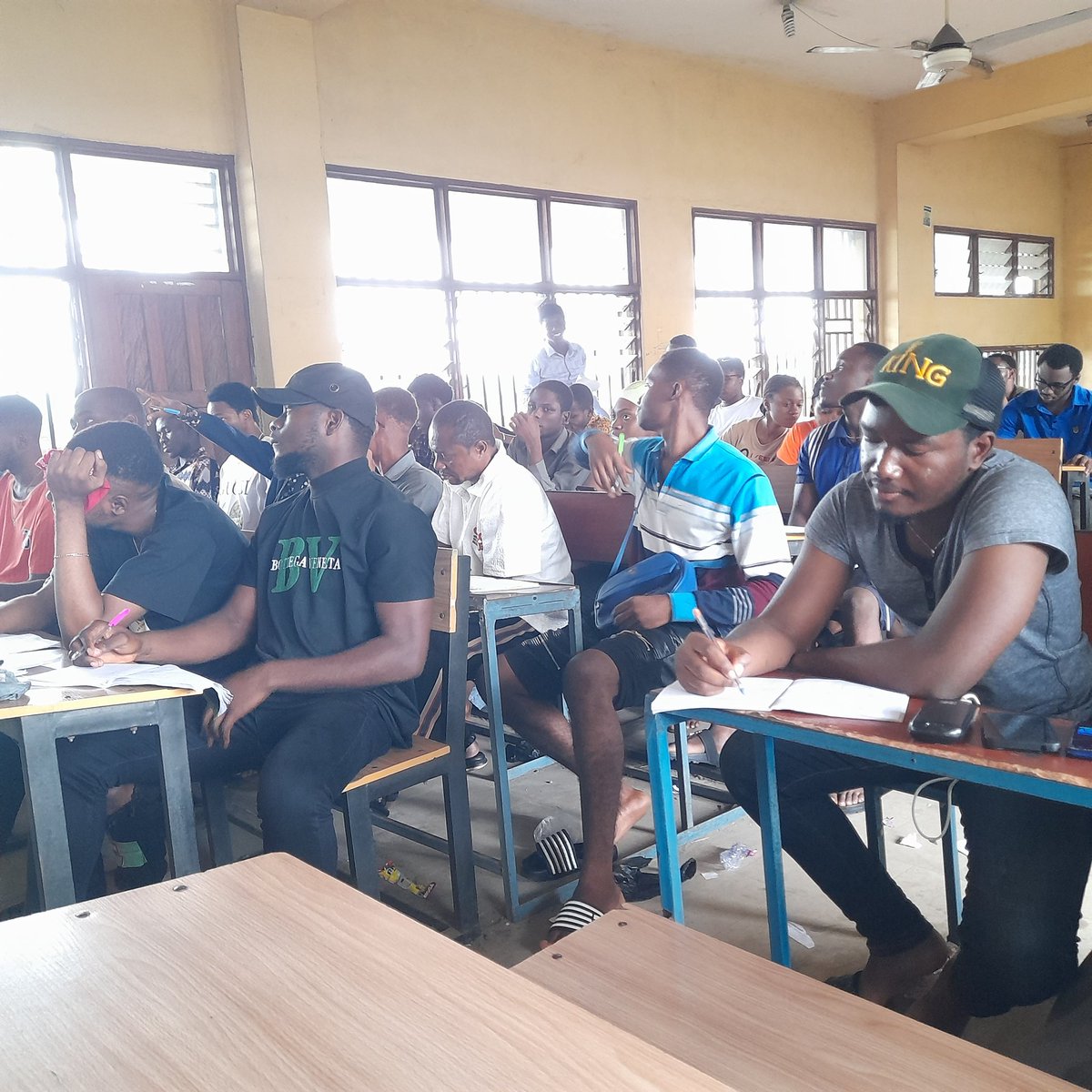 SEEES_UNIPORT's tweet photo. Scenes from the ongoing SEEES organized tutorials....
This time around we had EEE/ECE 301.1 demystified
#Seeesuniport #electricityforcomfort https://t.co/7ayeTpUITV