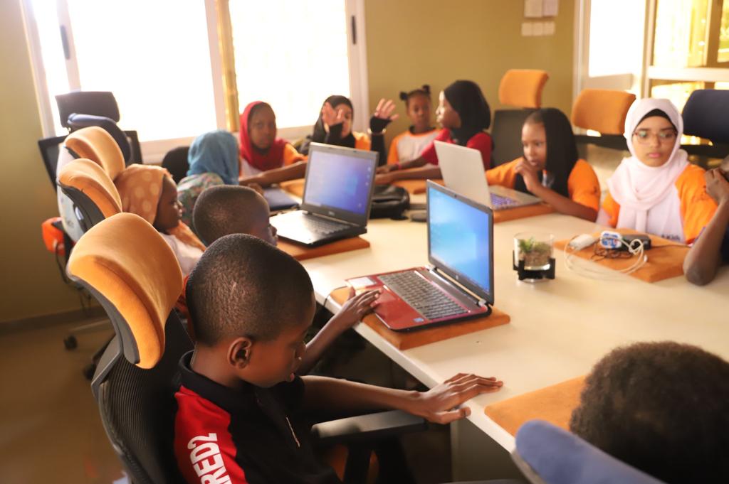 Sonawels's tweet image. Dans le cadre du développement numérique au Niger je eu a tenir une formation via #Dniger dans le cadre du #startkids organisé par #cipmen sur le thème : #Digital_Literacy pour des enfants du #CE1 au #5eme , un thème qui as tourné au tours des outils numériques, les plateforme ⤵️