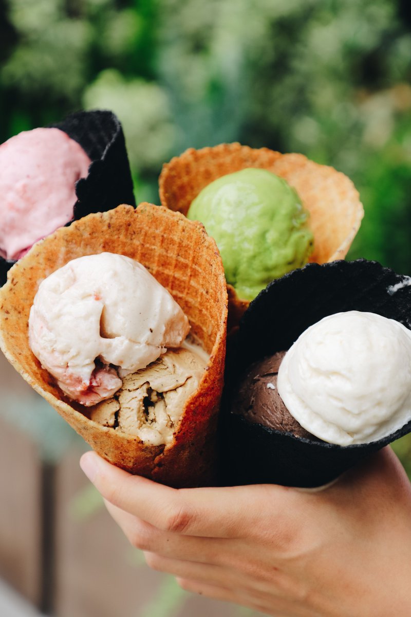 DoubleTreeYork's tweet image. Happy National Ice Cream Day! 🍨 🍦 
Celebrate this sweet occasion with a scoop for an indulgent treat… What’s your favourite flavour? 💭  #NationalIceCreamDay #SweetTreats #SummerDelights #IceCream