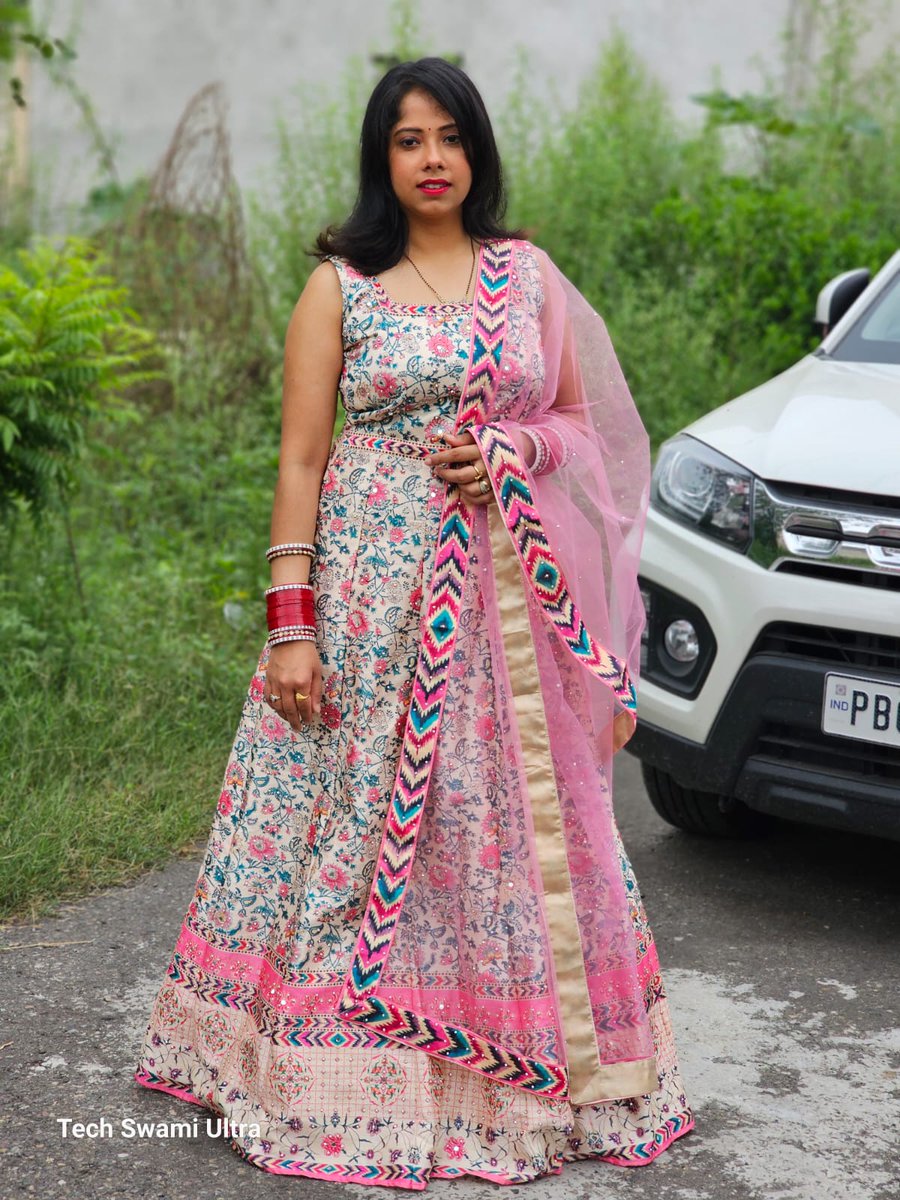 shivi_duggal's tweet image. Indian attire gives u a extra vibe ❤️❤️#indianattire #vibe