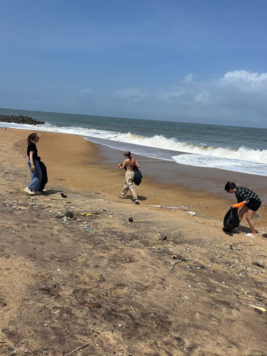 utkhader's tweet photo. A French student Un Autre Monde led association collaborated with the @indianstucom @dhruv_jatti in a mission to clean marine debris &amp; plastic waste of Mangaluru's Ullal beach. The students have collected over 2,000 kg of plastic in a short span of 6days.(2) #OceanSustainability https://t.co/pojB0epLJl