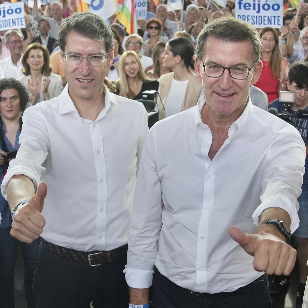 Un candidato a la presidencia contrata a un doble para que lo acompañe y repita todo lo que él haga, asegurando que así lo votarán el doble de personas. Pero el plan hace aguas cuando el imitador comienza a tener más popularidad que el original.- "El doble"(Fakejoo) sábado 16h A3