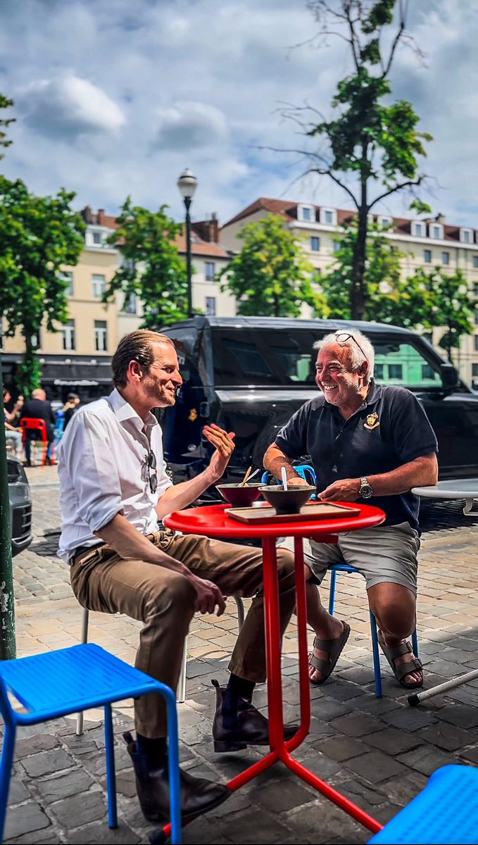 GeoffroyCoomans's tweet image. Discussion avec les commerçants Bruxellois chez le glacier Gaston 🍨

#bxl #brussels #bxlover #bxlove #mr