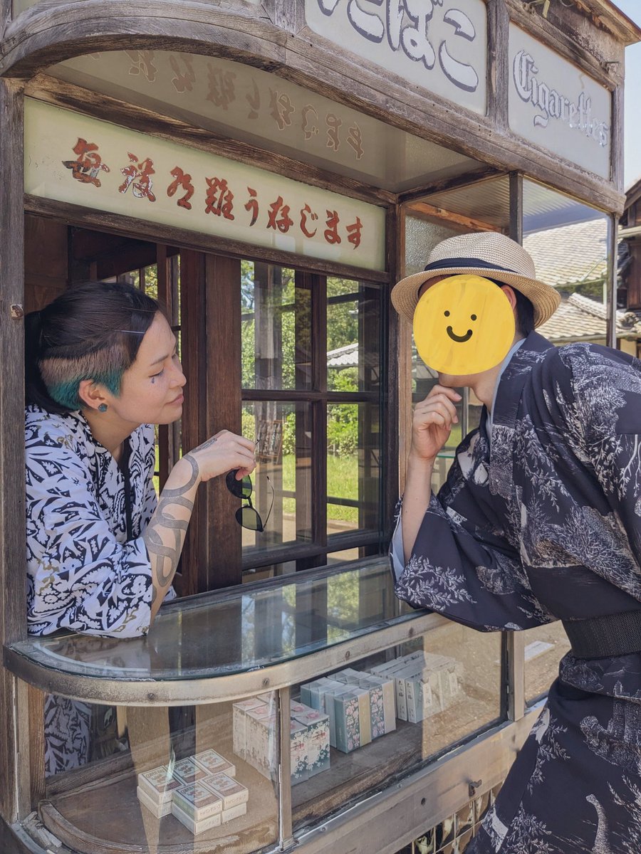 LetMeHaveABite's tweet image. タバコ屋の店主と、タバコを吸わない常連客