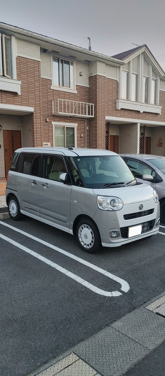 cx60ka's tweet photo. 遂に納車になりました🎵
嫁のムーブキャンバス😂
予定より1ヶ月遅れての納車となりました!
バンパーのエンブレムはオプションにしたのは👍️
いよいよ、来週は僕の番です👍
#ムーブキャンバス
#LS850
#cx60 https://t.co/QwY7B3rlo5