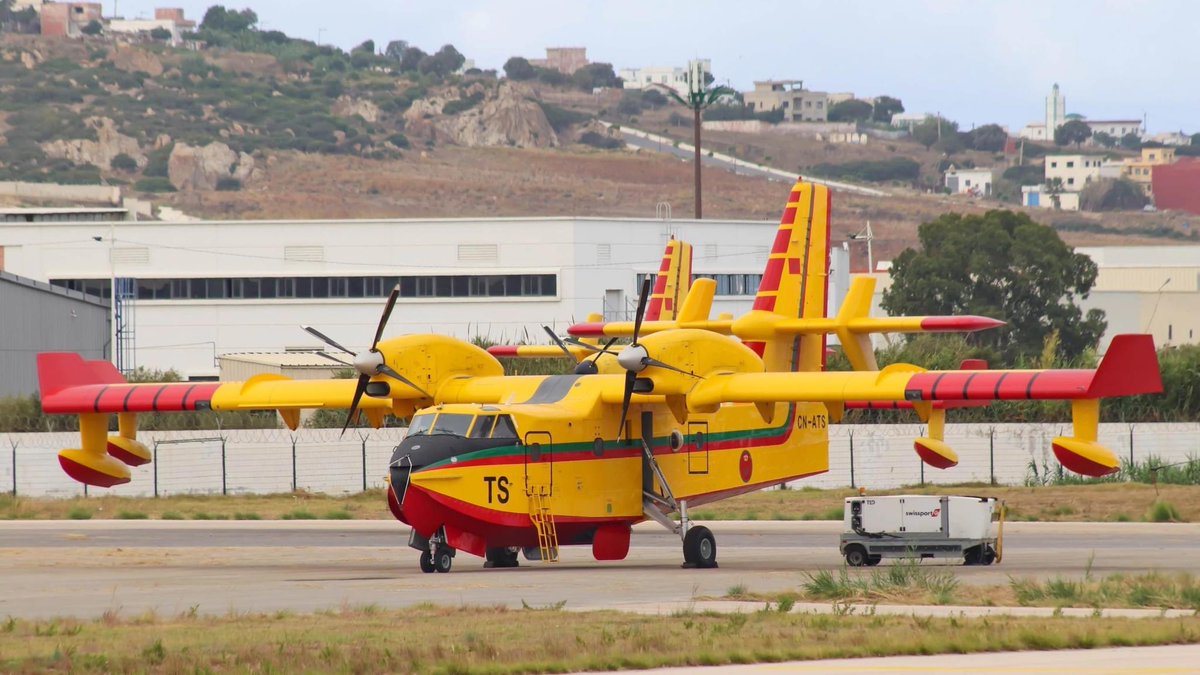 #FARMAROC  #CANADAIR #CL415EAF #cl415 
من طنجة أو القنيطرة, طائرات كنادير تابعة للقوات الملكية الجوية على أهبة الإستعداد لإخماد أي حريق أو الإنقاد في البحر