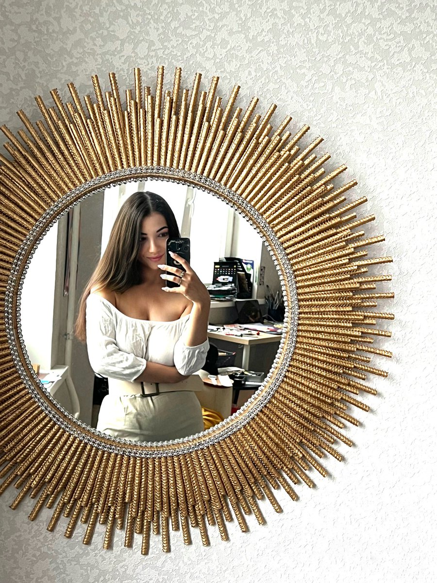 Good morning 🧡

An artist is that person who breathes art. I am an artist and I can't live without it. It's my life and my calling. And I am grateful to this world that I am able to do what I love most.😍🧚‍♀️🌋