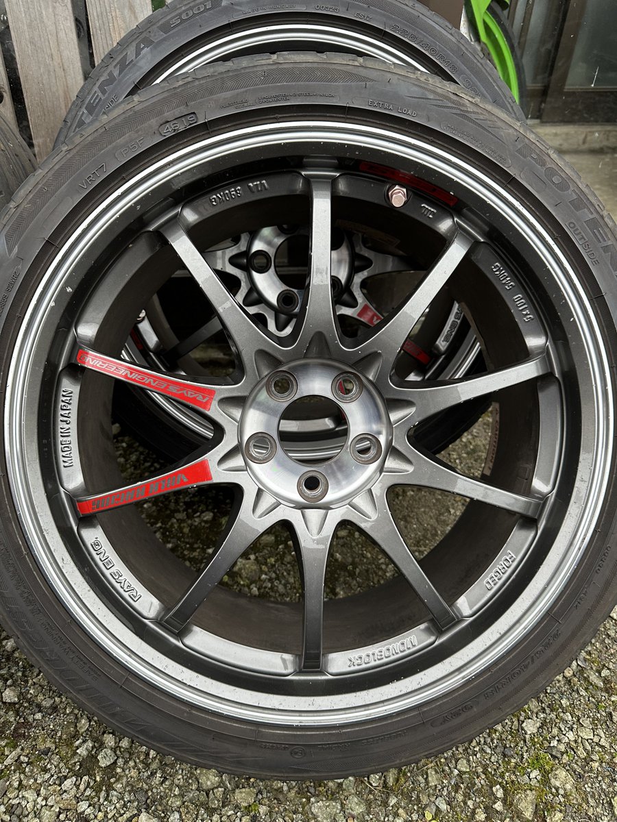 kondoGDA's tweet photo. 【緊急熱募】
レイズ CE28SL 18inci 8J +48
2本飛び石・傷あります
写真でご確認お願い致します。
タイヤは交換必要です。
 
廃盤+思い出あり苦痛の決断の為お値段強気にさせてください。

160000円〜200000円

送料着払い
手渡し歓迎 https://t.co/RjigVmNqNM