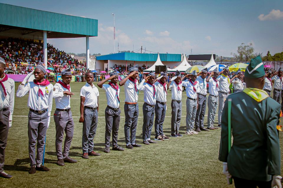 BurundiGov's tweet photo. #Burundi,SE le 1er Ministre, Lt-Gén Pol #Ndirakobuca_Gervais s'est joint ce samedi aux fidèles de l'Eglise Adventiste du 7ème jour lors de sa croisade organisée au niveau de la mission Nord-Ouest du #Burundi qui englobe @CibitokeProv et @BubanzaProvince à #Buganda.SE le 1er ../.. https://t.co/sZZIPC7WBq