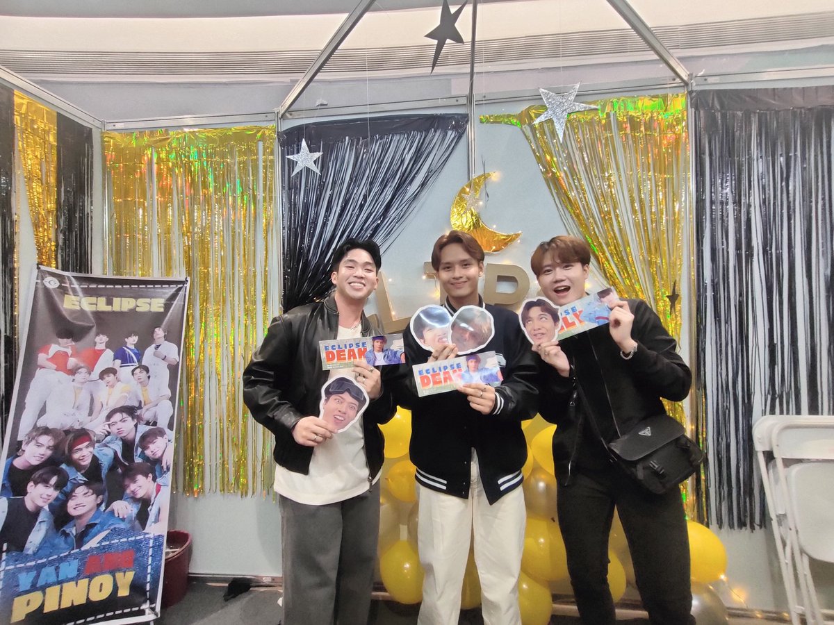 coleensnaps's tweet photo. My TC boys at the MOONLIGHTS Booth 🥺🖤 huhu love you three! @topclass_timo @topclass_kenzo @ch_im06 🫶🏻

ECLIPSE AT PPOPCON MANILA 2023 
#ECLIPSExMOONLIGHTS
#EclipsePH @eclipsemusicph https://t.co/1qZJSyLAVT