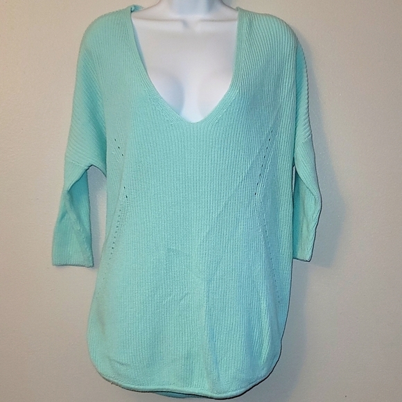 rosegoldrivet's tweet photo. So good I had to share! Check out all the items I'm loving on @Poshmarkapp #poshmark #fashion #style #shopmycloset #lululemonathletica #serra #express: https://t.co/25ubFGxPJd https://t.co/ymQ5iudbst