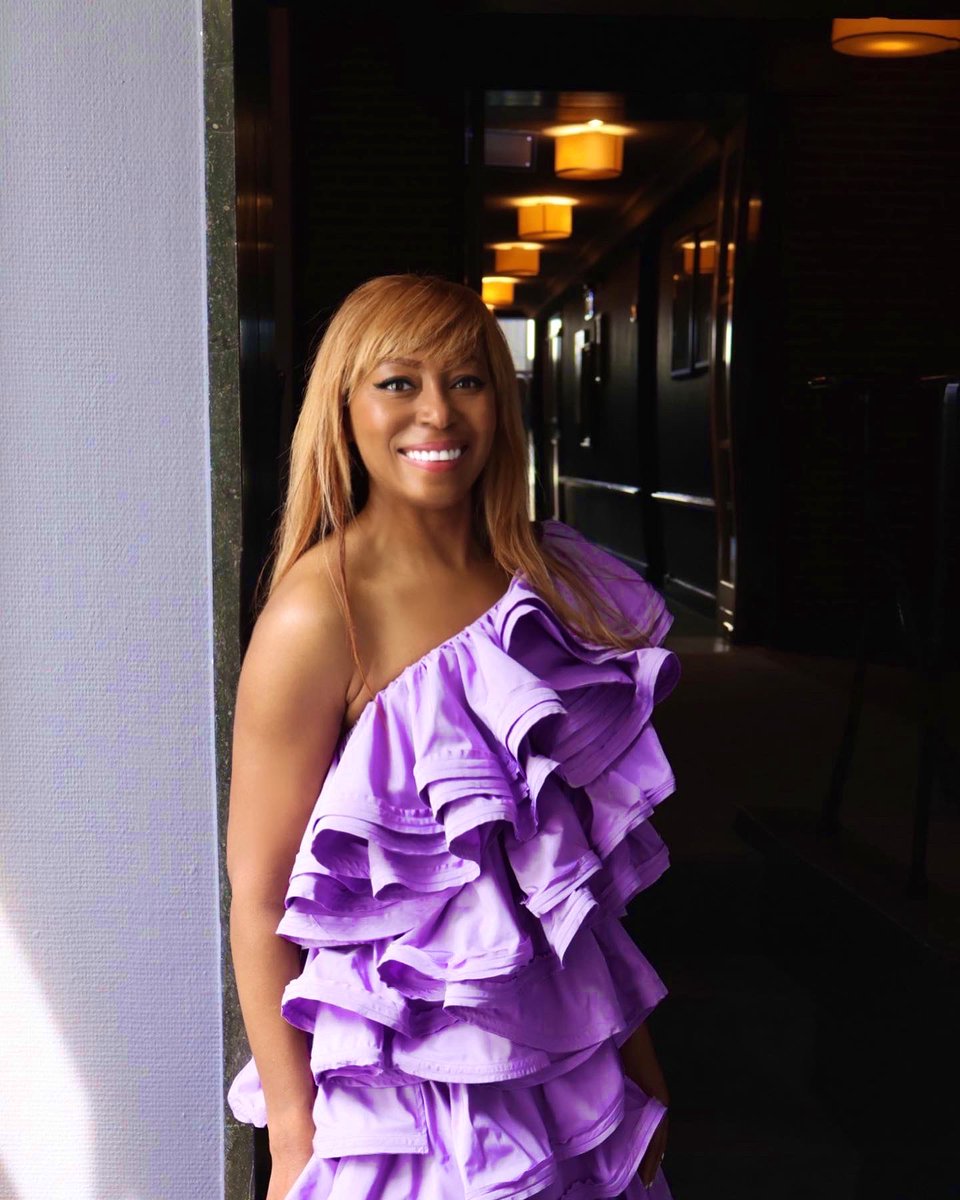 Oh, everyone, it's #MyBirthday 🥳💃🏽
It’s big. Huge. Golden. And my life is better with eveGratitude is the closest thing to beauty manifested in an emotion. And I am grateful for my life and everyone in it!

♓🅰🅿🅿🌱 🅱📍®🍄♓↩️🅰🌱 to me. #happybirthday #bornday #birthdaygirl