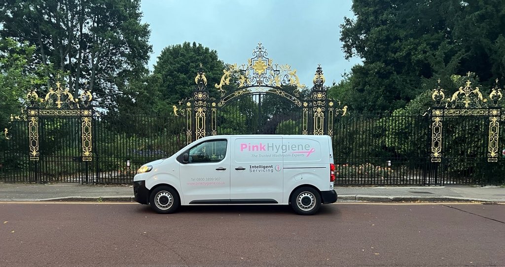 AquaDesignGroup's tweet photo. At @PinkHygiene their service driver's get to experience some of the most breath taking and remarkable sights around the City of London. 

Please let them know if you ever spot one of their vehicles 😄

#thefutureispink #london #pinkinthecity #madeinlondon https://t.co/3AEv5AepZh