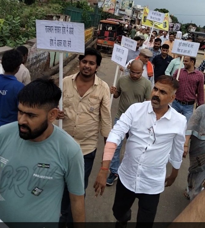 राजस्थान शिक्षक संघ (राष्ट्रीय)के 11सूत्री मांग पत्र के सन्दर्भ को लेकर कुम्भकरणी निद्रा में सोई हुई राजस्थान सरकार को जगाने के लिए शिक्षक संघ (राष्ट्रीय) ने प्रदेश के सभी तहसील मुख्यालयों पर निकाली "शिक्षा बचाओ यात्रा "