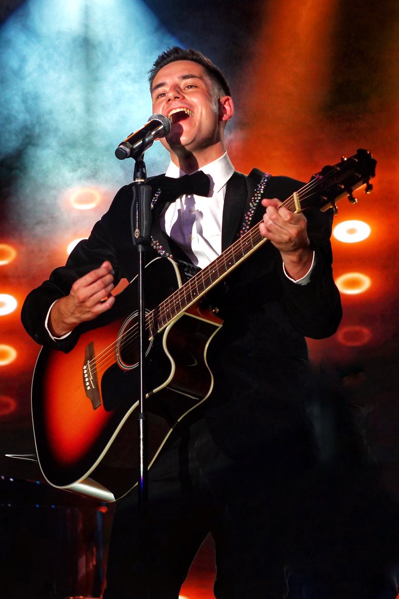 As far as pictures go, this one really strikes a chord with me… 👀🎤🎸

A nostalgic scroll through the archives led me to finding this shot from over a year ago during one of the proudest moments of my career so far. Here’s to the potential for more exciting things to come! 🤞❤️