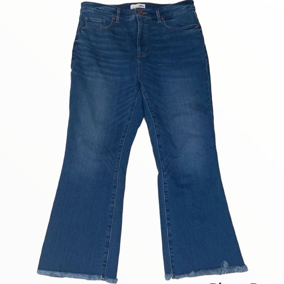 Deborah12061967's tweet photo. So good I had to share! Check out all the items I'm loving on @Poshmarkapp #poshmark #fashion #style #shopmycloset #denim #ralphlauren #loft: https://t.co/tBTSwEJXOs https://t.co/yKEQD5yri5