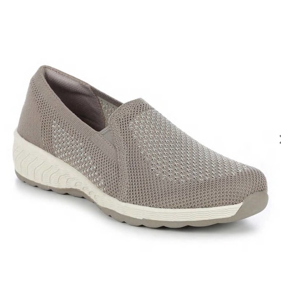 So good I had to share! Check out all the items I'm loving on <a href="/Poshmarkapp/">Poshmark</a> from <a href="/PortiaDuncan20/">Portia Duncan</a> #poshmark #fashion #style #shopmycloset #andree #skechers: posh.mk/EIGQV4LbmBb