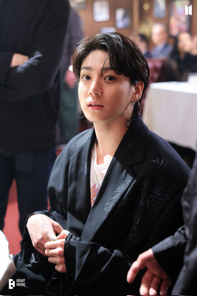 vm16_h's tweet photo. @btschartsdailys Congratulations 🎉👏🏻 we are proud jungkook🤍 https://t.co/Spgkhem1ZJ