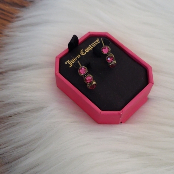 So good I had to share! Check out all the items I'm loving on <a href="/Poshmarkapp/">Poshmark</a> from @mMizlisalou222 #poshmark #fashion #style #shopmycloset #vintageamerica #athleta #juicycouture: posh.mk/leQ3CNuarBb