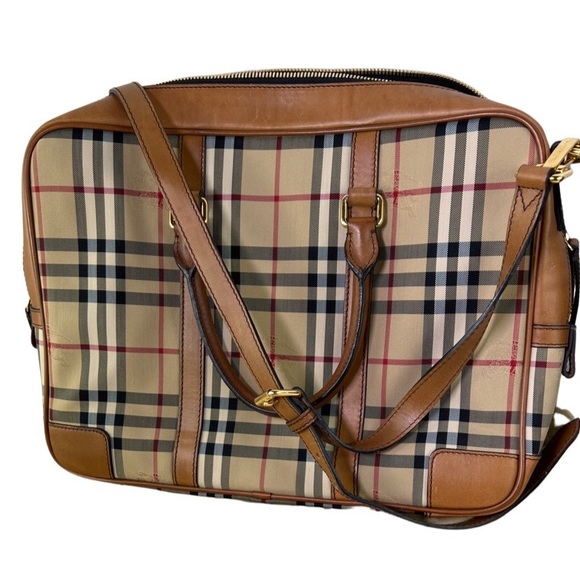 platnyms's tweet photo. So good I had to share! Check out all the items I'm loving on @Poshmarkapp #poshmark #fashion #style #shopmycloset #vintage #burberry #louisvuitton: https://t.co/zlLkEkP9Jy https://t.co/OtNxcCRx6B