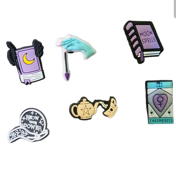 eyeball32's tweet photo. So good I had to share! Check out all the items I'm loving on @Poshmarkapp from @mamakins3 #poshmark #fashion #style #shopmycloset #crocs #samedelmon: https://t.co/u87Tw03sLd https://t.co/lXFEy76hqc