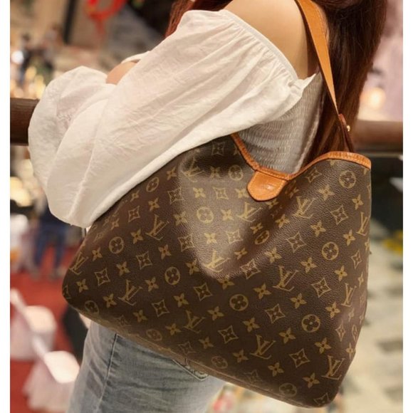 platnyms's tweet photo. So good I had to share! Check out all the items I'm loving on @Poshmarkapp #poshmark #fashion #style #shopmycloset #vintage #burberry #louisvuitton: https://t.co/zlLkEkP9Jy https://t.co/OtNxcCRx6B