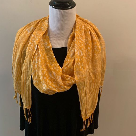 pugn's tweet photo. So good I had to share! Check out all the items I'm loving on @Poshmarkapp #poshmark #fashion #style #shopmycloset #sourceunknown #anthropologie #warnerbros: https://t.co/t9GGUmhWDg https://t.co/auPXGDRcla