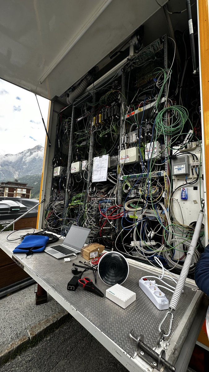 Maximilianmini's tweet photo. Anche quest’anno siamo partner per la connettività del @GiroVdA per la tappa conclusiva  a Breuil-Cervinia. Vi aspettiamo all’arrivo o seguite il live stream https://t.co/8fn58ca9OK @fibertelecomspa https://t.co/WIwFchW5Ja