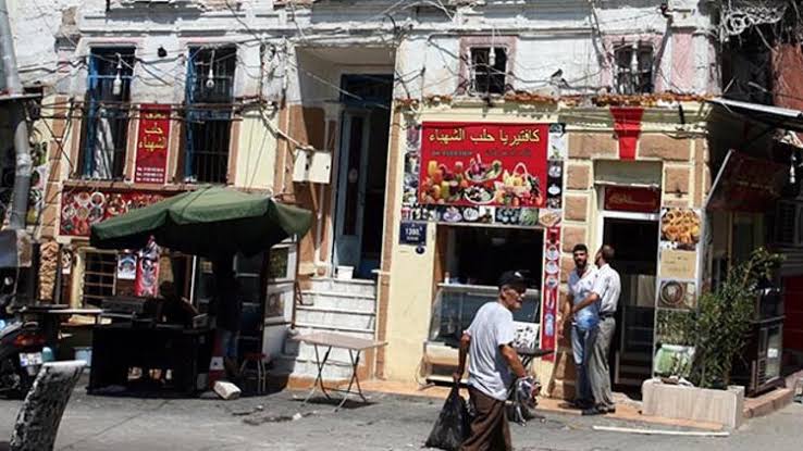 fahiş  kiralar ve benzeri fiyat artışların  müsebbibi  göçmenler dir 
ev sahipleri göçmenler olmaz sa evleri boş  kalıp  ucuza vermek zorunda  kalacaklar 
VE bu burun kalemlere yansır  siz göçmenleri gönderin bakın   her şey güllük  gülistanlık olacak