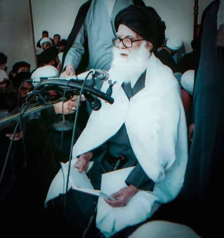 تباً لمن قالو بأنك مثلهم .. الصدر انت وكلهم اذنابُ ..
سيدي نعليك اطهر واشرف ممن يمسك بكلمة سوء .
#الاساءة_لمراجعنا_جريمة 
#مرجعنا_محمد_الصدر 
#الا_محمد_الصدر