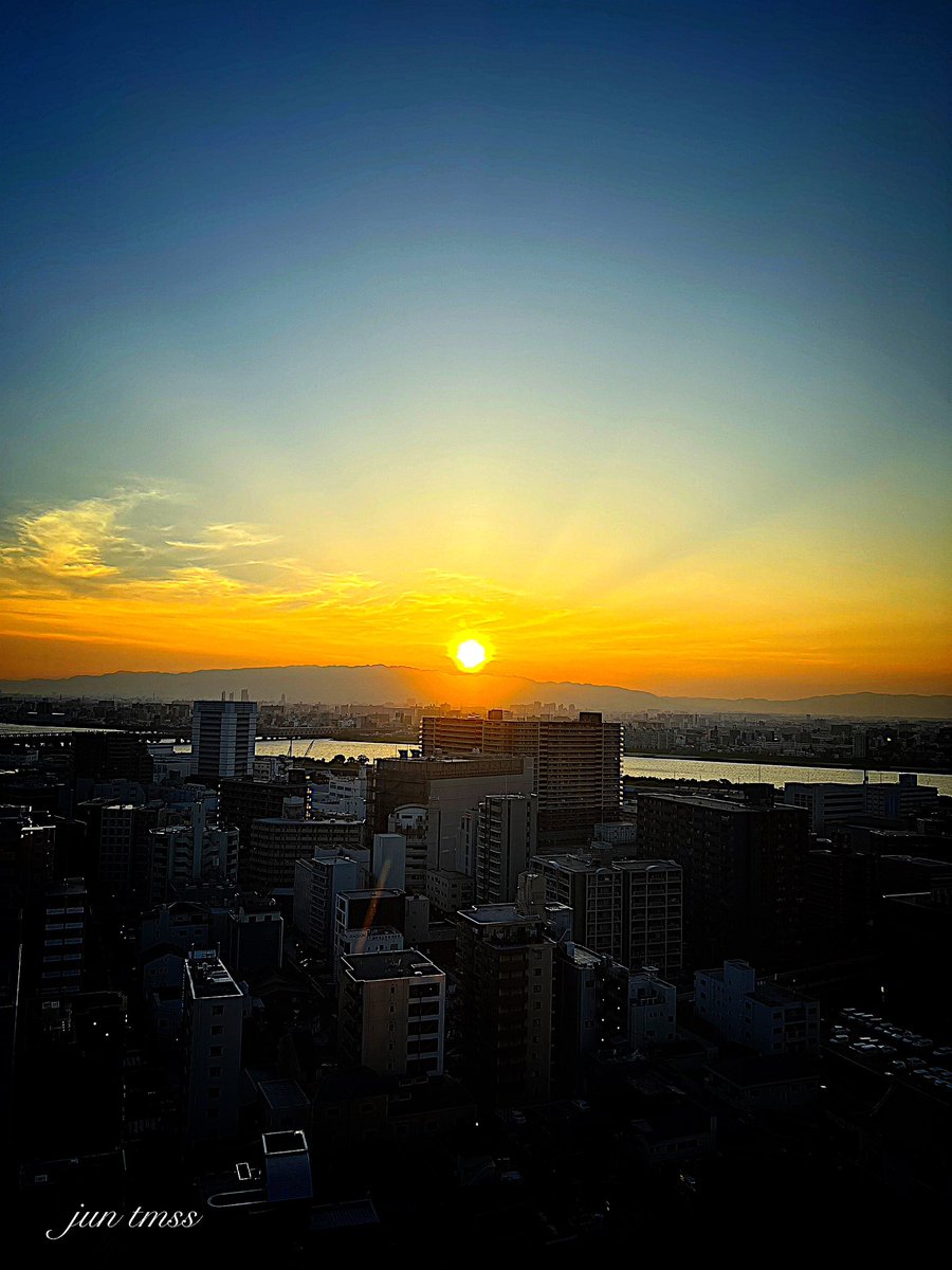つらいことも

いっぱいあるけど

あしたも

笑って　生きるよ

生きたいから