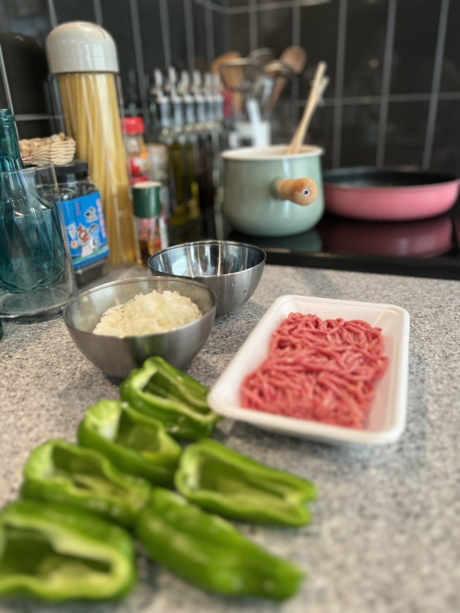 ご飯の時間だよっ🫑
おばあちゃん直伝ピーマンの肉詰め🫑
お肉にしっかり味付けするよっ
表面は片栗粉(無かったから米粉)薄く
おばあちゃんには負けるけど本当に美味し
#1mmでも食べたいと思ったらRT 
#天木ごはん https://t.co/R5dy3HX5tA