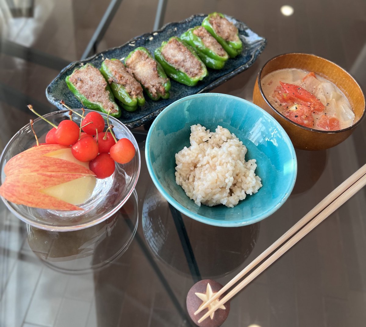ご飯の時間だよっ🫑
おばあちゃん直伝ピーマンの肉詰め🫑
お肉にしっかり味付けするよっ
表面は片栗粉(無かったから米粉)薄く
おばあちゃんには負けるけど本当に美味し
#1mmでも食べたいと思ったらRT 
#天木ごはん https://t.co/R5dy3HX5tA