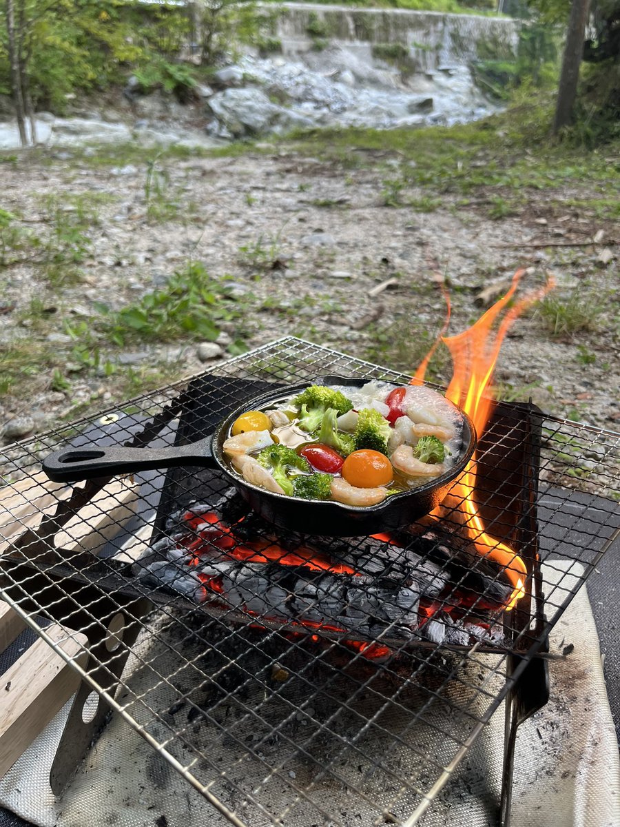 fxxckin1's tweet photo. 新幕デビュー⛺️
デュオでも全然ヨユー😁
前幕も同時購入したけど諸事情により出遅れたんで今日は断念しました😅
ええ買い物したわ😊
#waq
#alphatcdx
#キャメキャン
#デュオキャン
#今日はぼっちではない
#安定の夜勤明けキャンプ
#キャメクーパー
#R55
#クラブマン https://t.co/QmyiP1ap7P